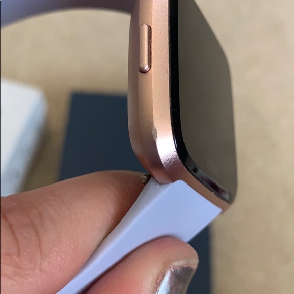 Fitbit Versa - Picture 3 of 12